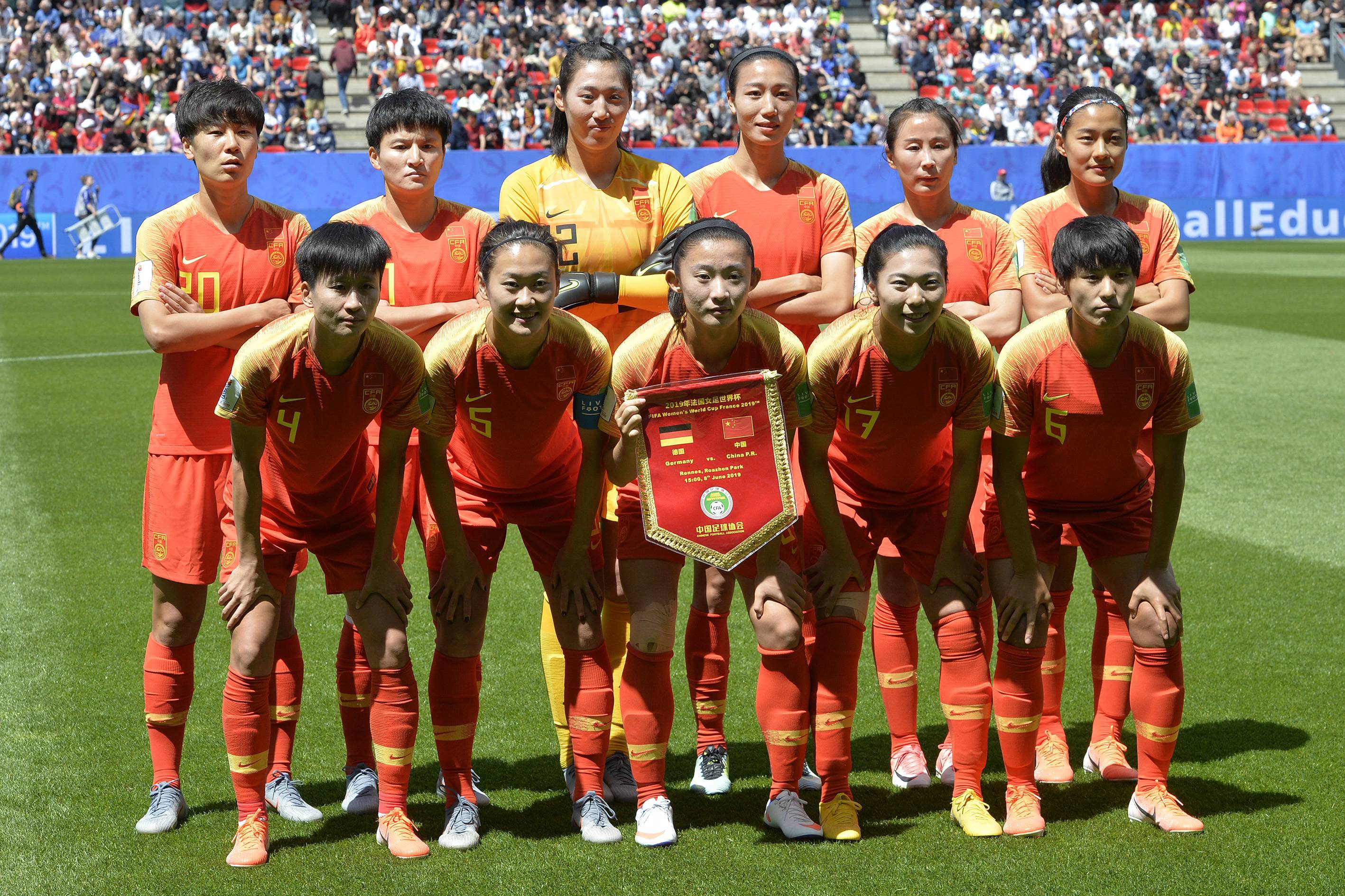 国际女足赛事，中国队携手前进！